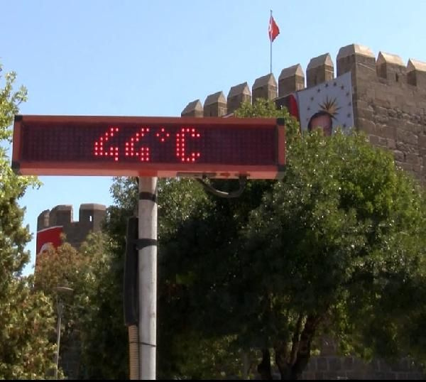 Kayseri'de aşırı sıcak bunalttı! Termometreler 44 dereceyi gördü