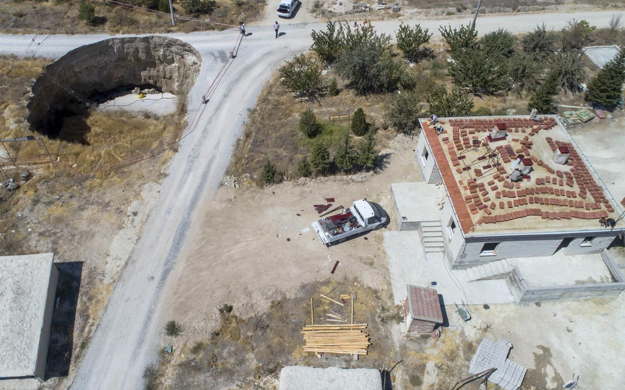 Obruklar evlere yaklaştı mahalleli tedirgin Konya'da böylesi bir ilk