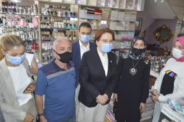 İYİ Parti Genel Başkanı Meral Akşener Kütahya'da emekli maaşıyla alışveriş yaptı