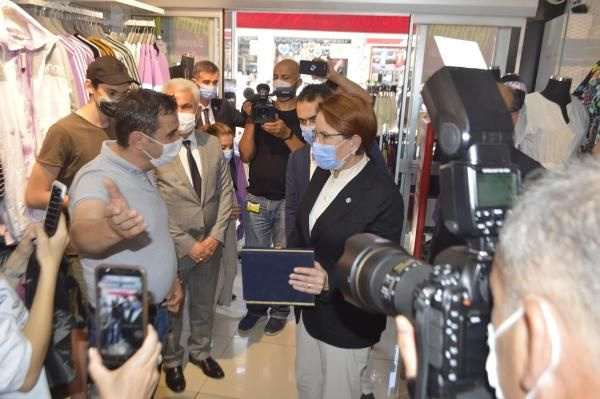 İYİ Parti Genel Başkanı Meral Akşener Kütahya'da emekli maaşıyla alışveriş yaptı