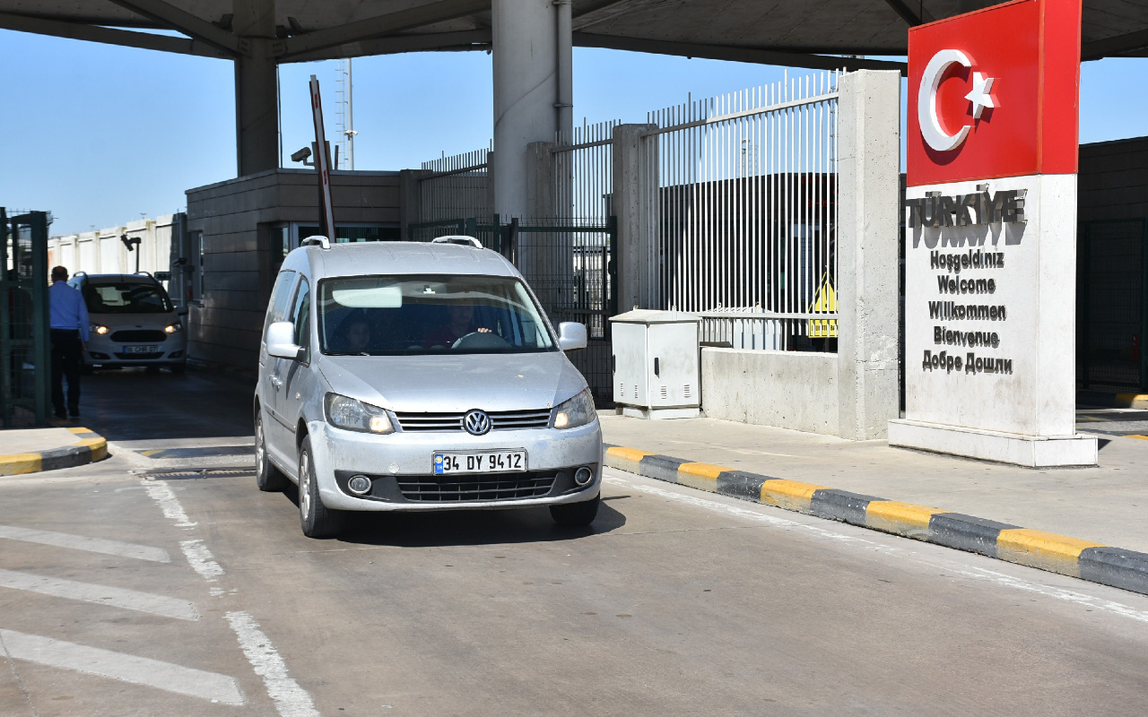 Bulgaristan karantinayı kaldırınca Kapıkule Sınır Kapısı'ndan girişler başladı