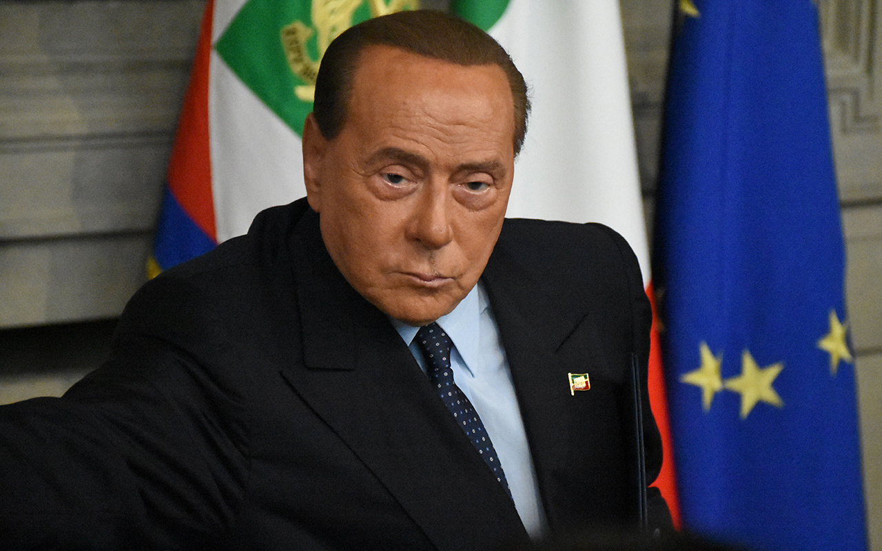 Eski İtalya Başbakanı Silvio Berlusconi koronavirüse yakalandı