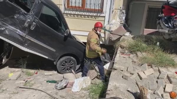 Sancaktepe'de TIR önüne gelen ne varsa ezdi geçti! Ortalık savaş alanına döndü