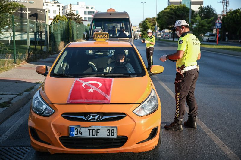 İstanbul'da toplu taşıma araçlarına koronavirüs denetimi ceza yağdı