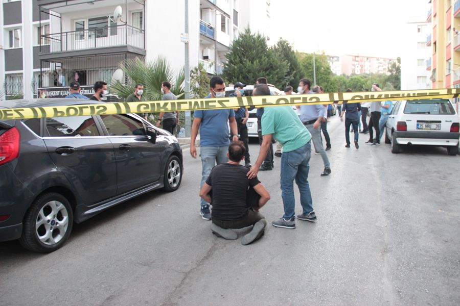 İzmir'de dehşet! Boşanma aşamasındaki astsubay eşinin iş yerini kana buladı