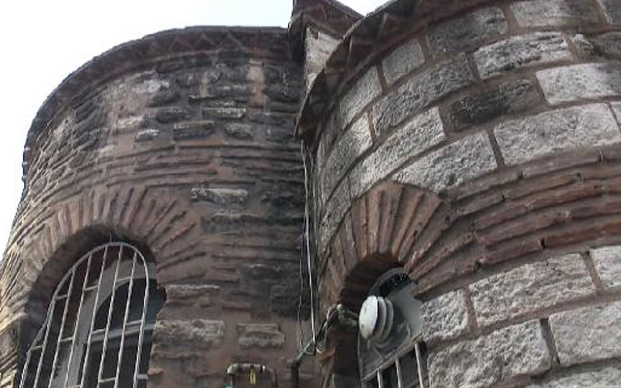 Hirami Ahmet Paşa Camii'ndeki klima ve bitişiğindeki kümes kaldırıldı
