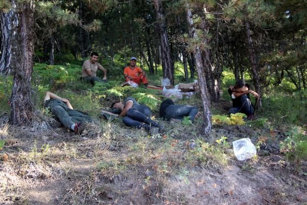 Bolu'da sabaha kadar orman yangınına müdahale eden ekip yorgun düştü