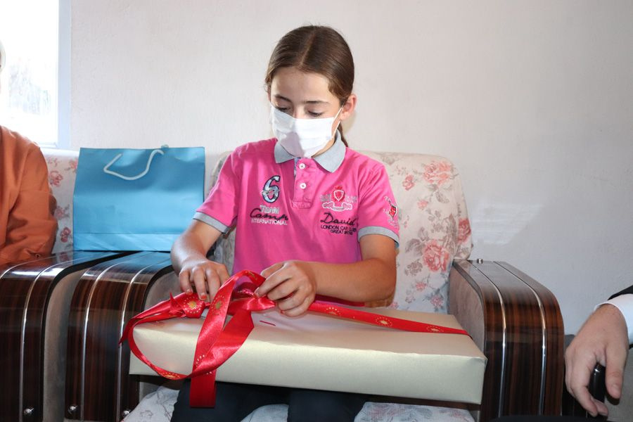 Emine Erdoğan'ın hediyesi 'Toroslar'ın Kardeleni' yörük kızı Emine'ye ulaştı