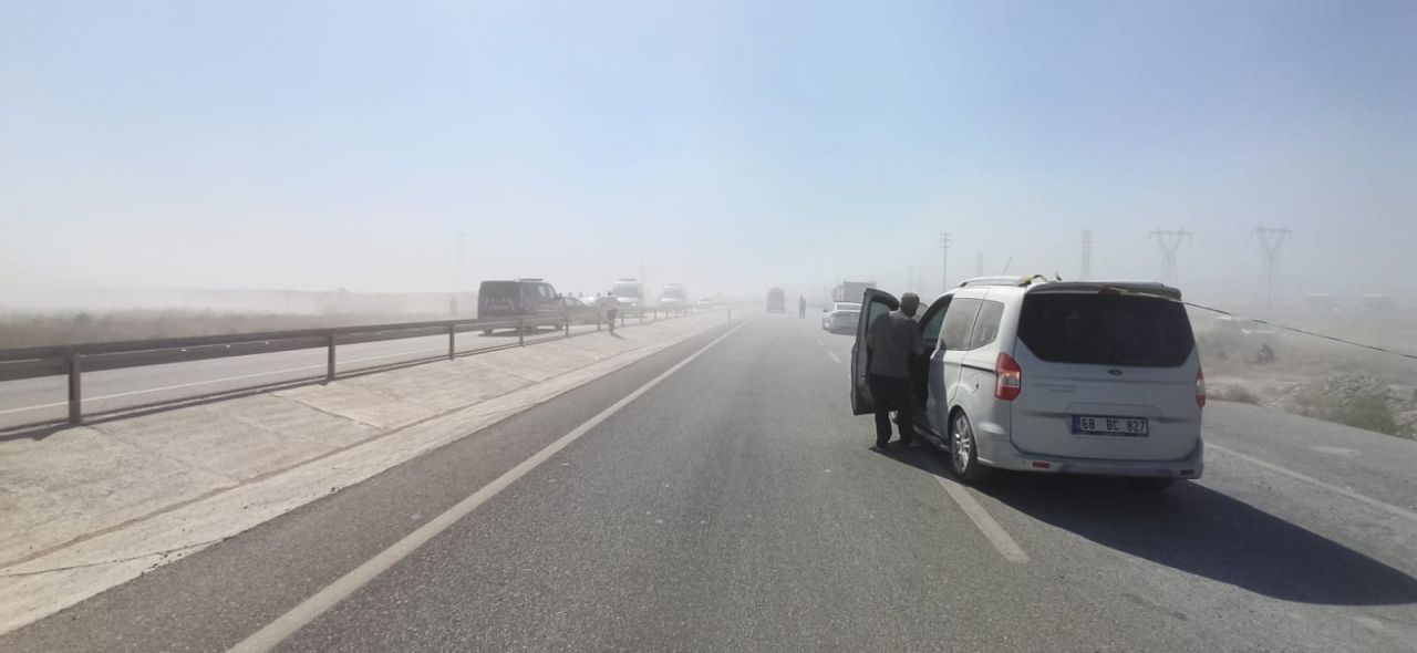 Konya'da kum fırtınası nedeniyle iki zincirleme kaza: 8 yaralı