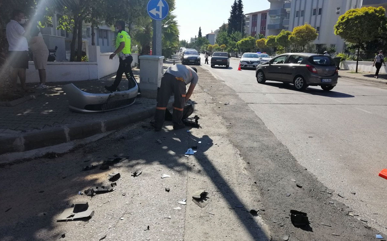 Muğla'da KPSS'ye yetişmeye çalışan iki sürücünün kullandığı araç kaza yaptı