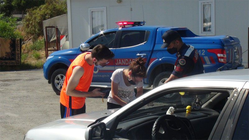 Koronavirüslü kadın Antalya yolunda tatile giderken yakalandı