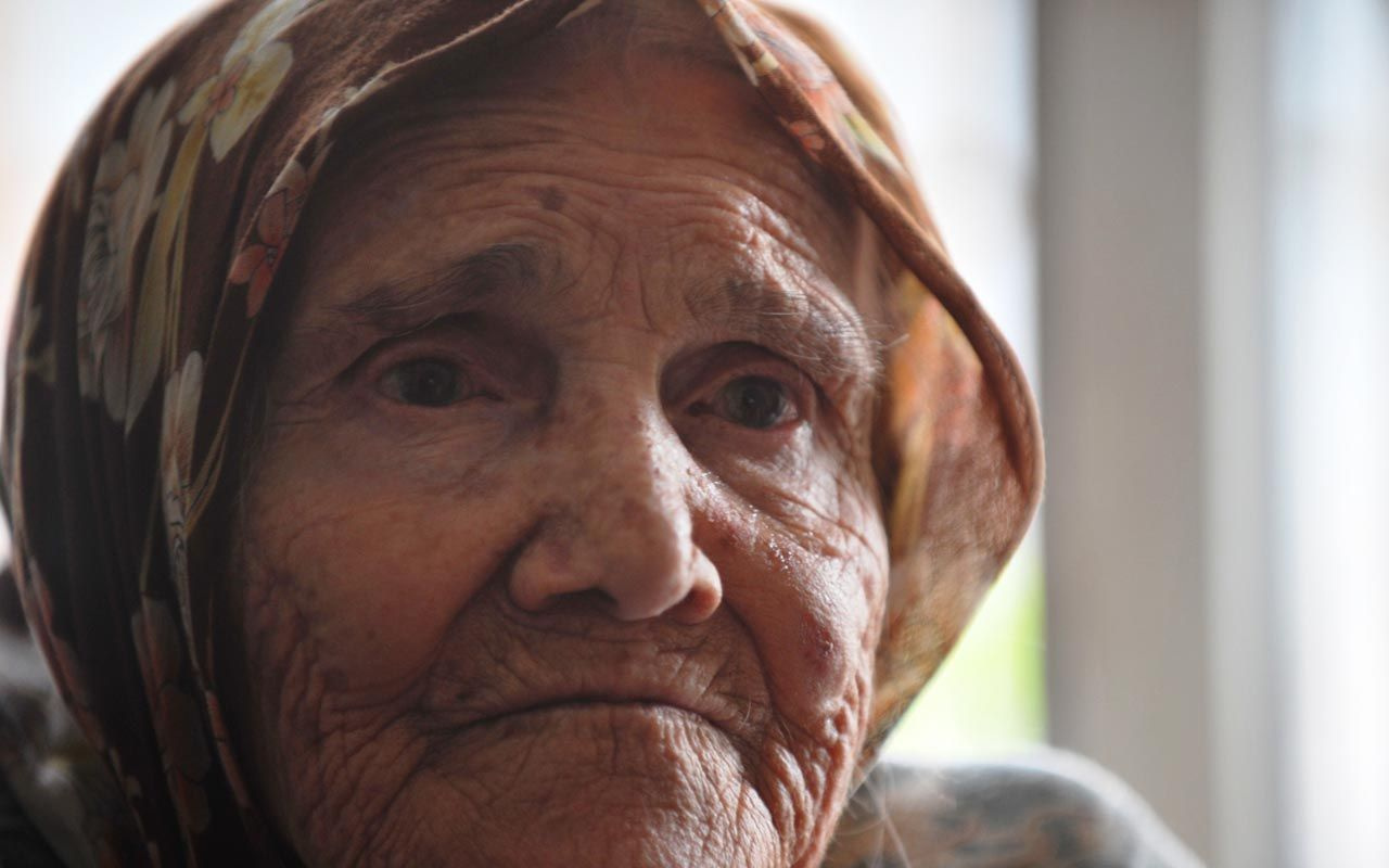 Bursa'da 85 yaşındaki Hatice ninenin ağzındaki altın dişleri çaldılar