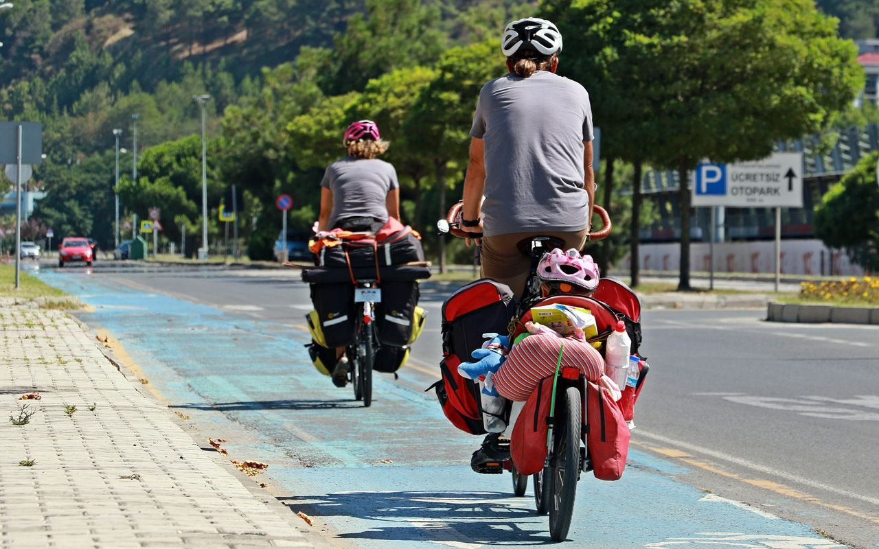 5 yaşındaki Masal ve ailesi bisikletle Türkiye turunda Samsun'a pedal çevirerek ulaştılar