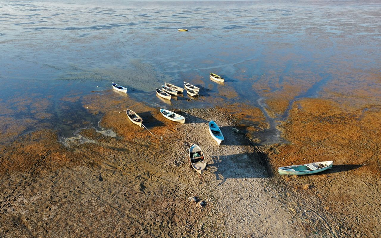 Manisa Marmara Gölü'nde kritik su seviyesi 160 aile bu gölden geçiniyordu