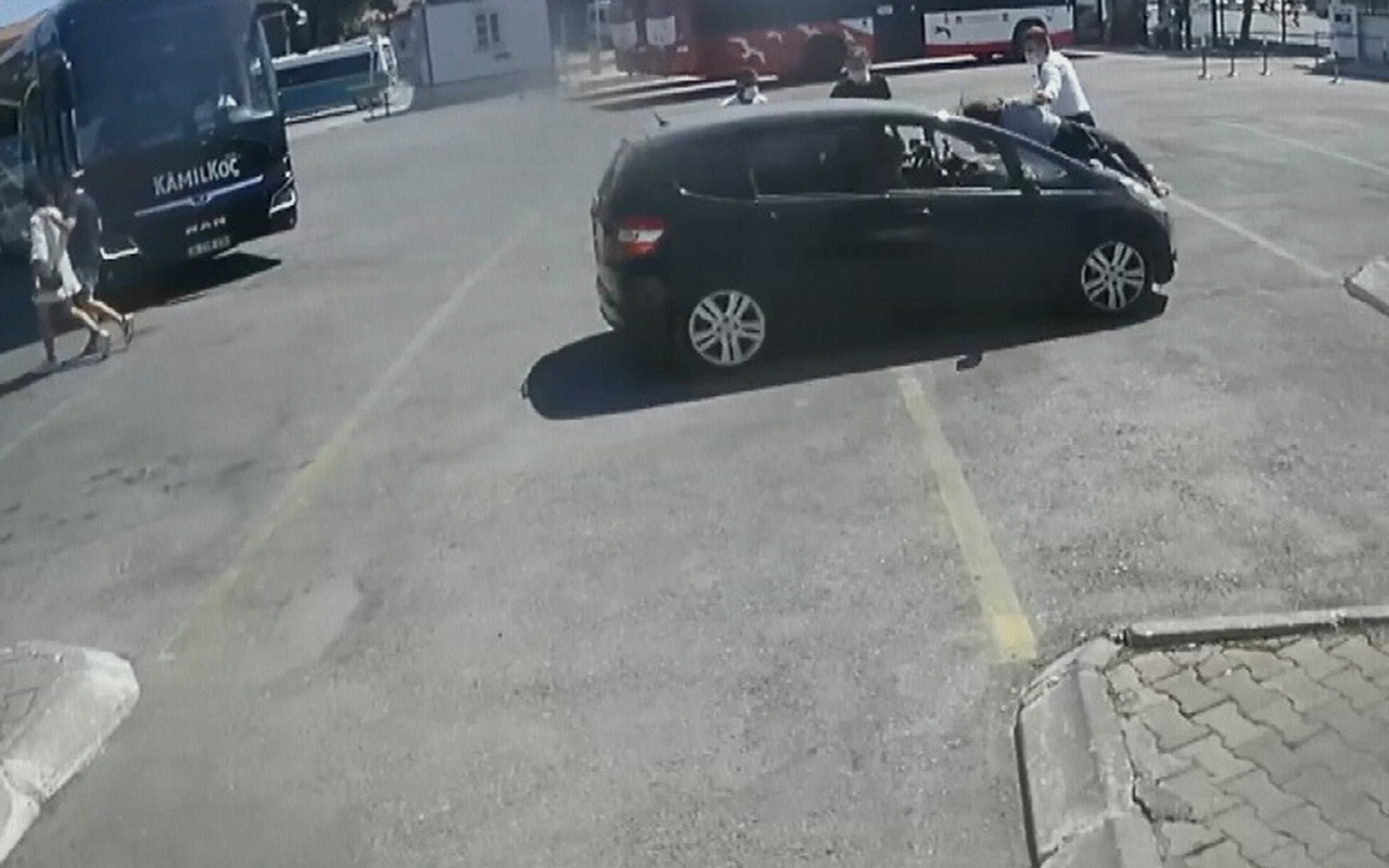 İzmir Çeşme'de fren yerine gaza basan sürücü dehşet saçtı