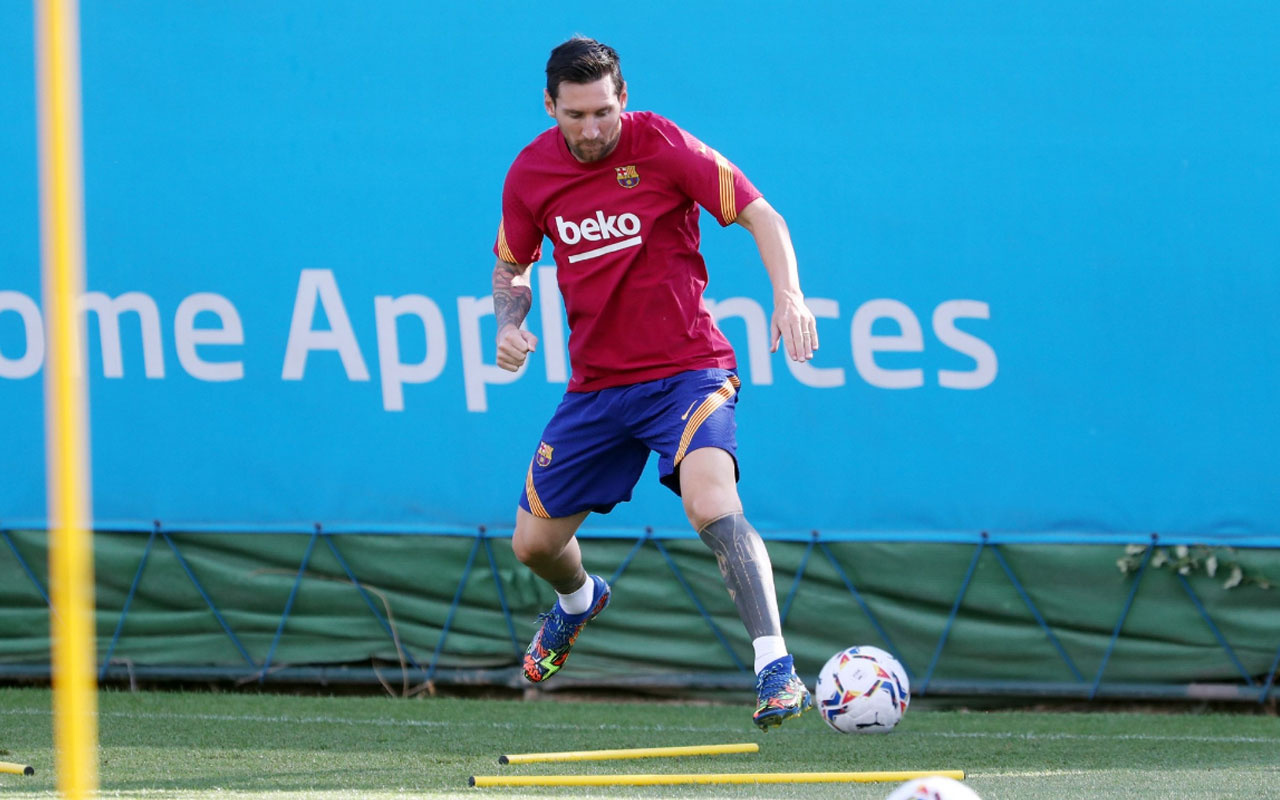 Lionel Messi Barcelona ile idmanlara çıktı