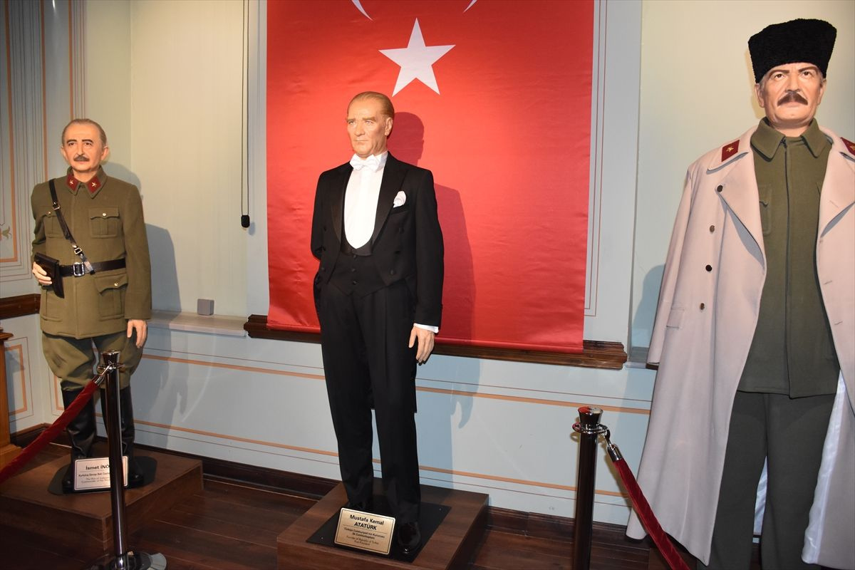 CHP'li Başkan Kadir Albayrak Cumhurbaşkanı Erdoğan'ın heykelini yaptırdı! Olay oldu