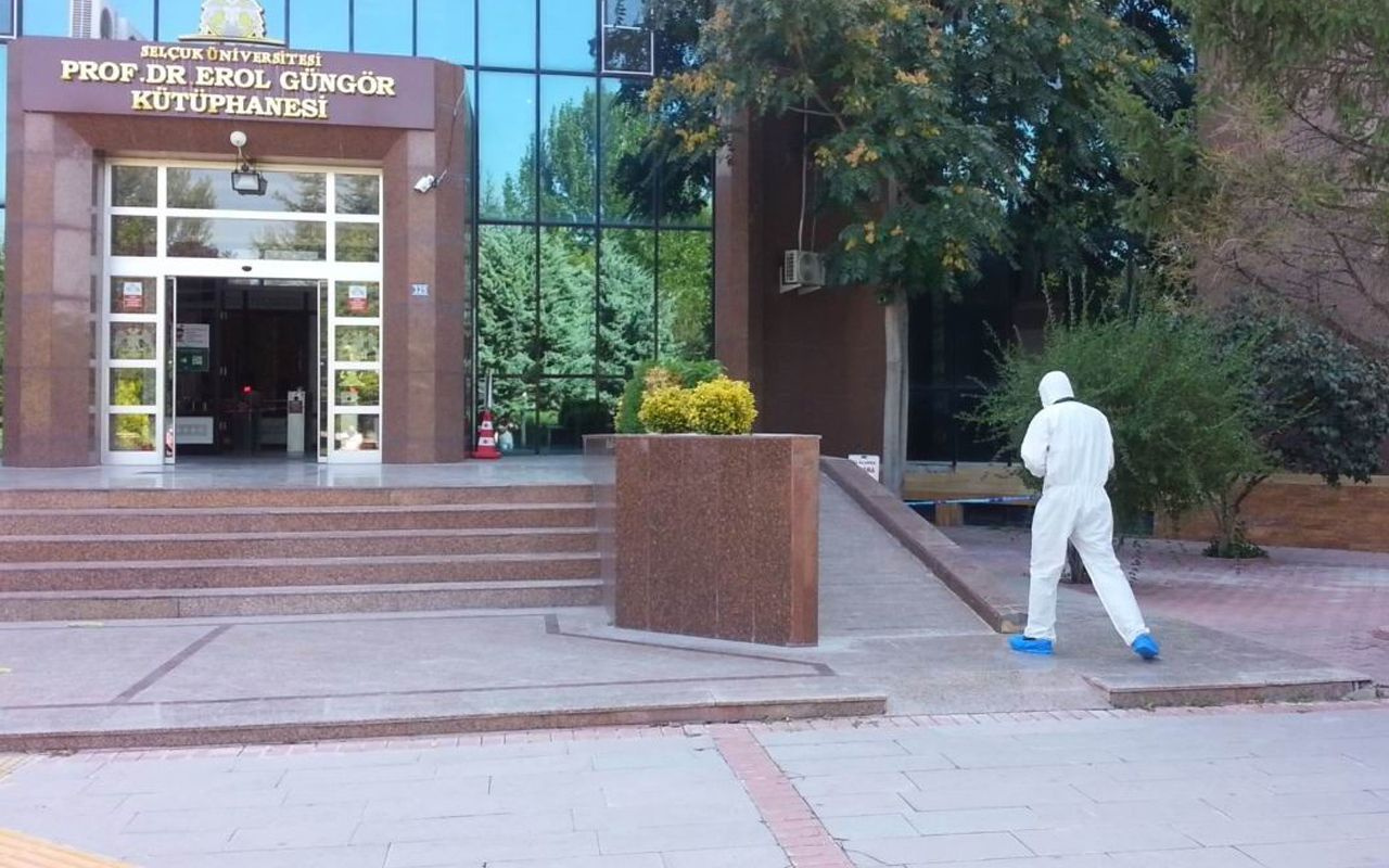 Konya'da öğretim görevlisi çalıştığı kütüphanenin girişinde öldü