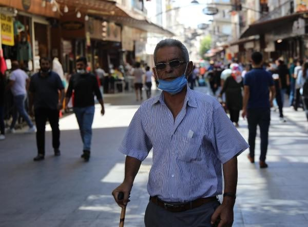 Vaka sayısı artan illerden! Gaziantep'te koronavirüs tedbirleri unutuldu