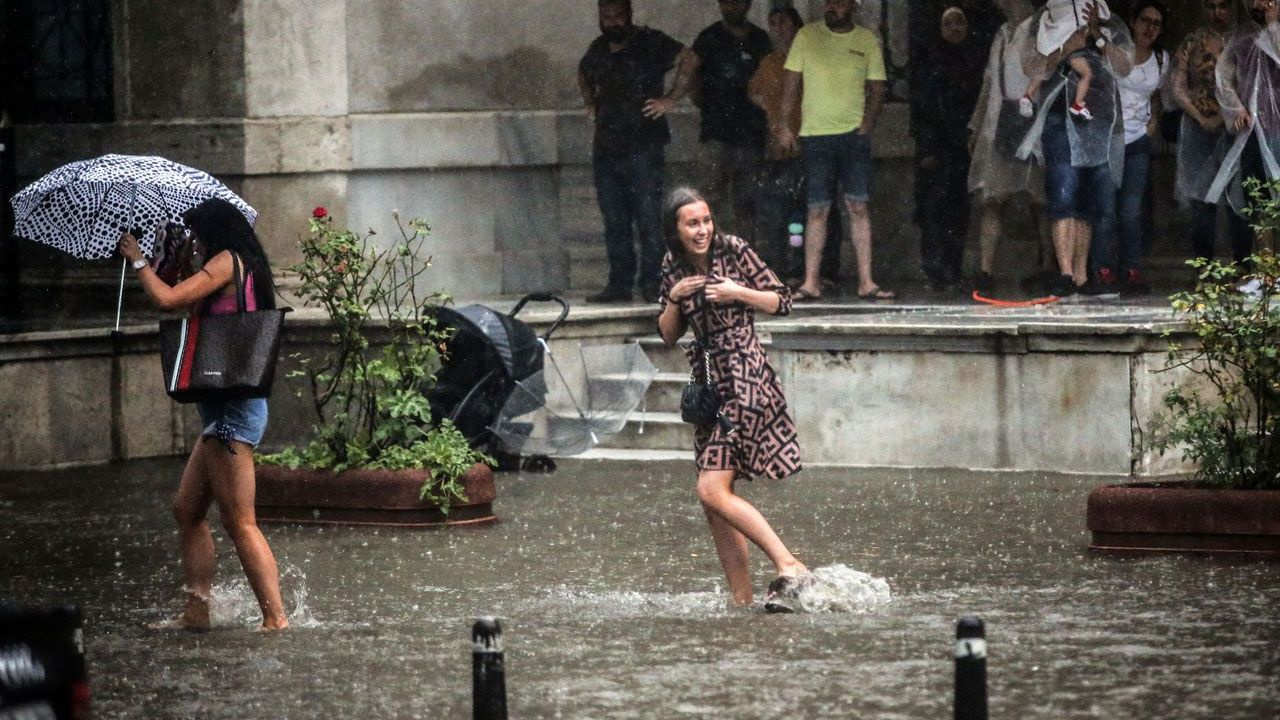 Meteorolojiden İstanbul'la birlikte 4 şehir için sağanak yağış uyarısı geldi