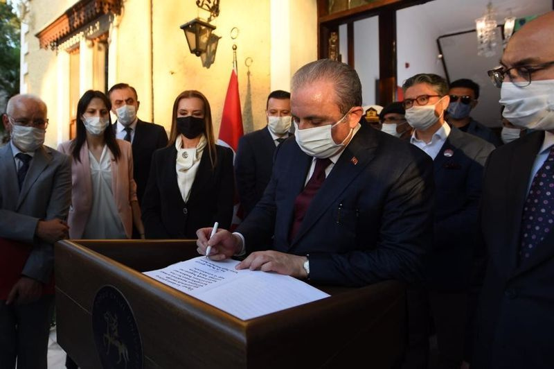 Türkiye'de bir ilk! İzmir'de Bayrak Müzesi açıldı