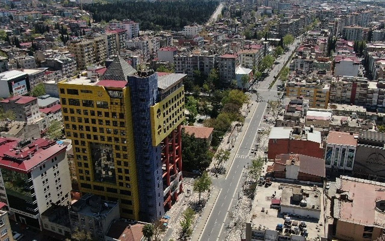 Kahramanmaraş'taki 'Dünyanın en saçma binası'na talip oldu! Verdiği teklif dudak uçuklattı