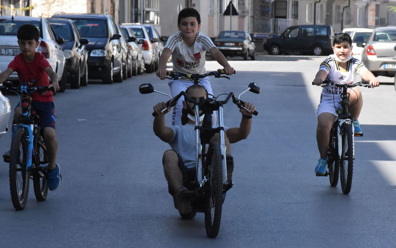 İlk görüşte motosiklet zannediliyor Sivas'ta kendi tasarladığı bisiklet ilgi gördü