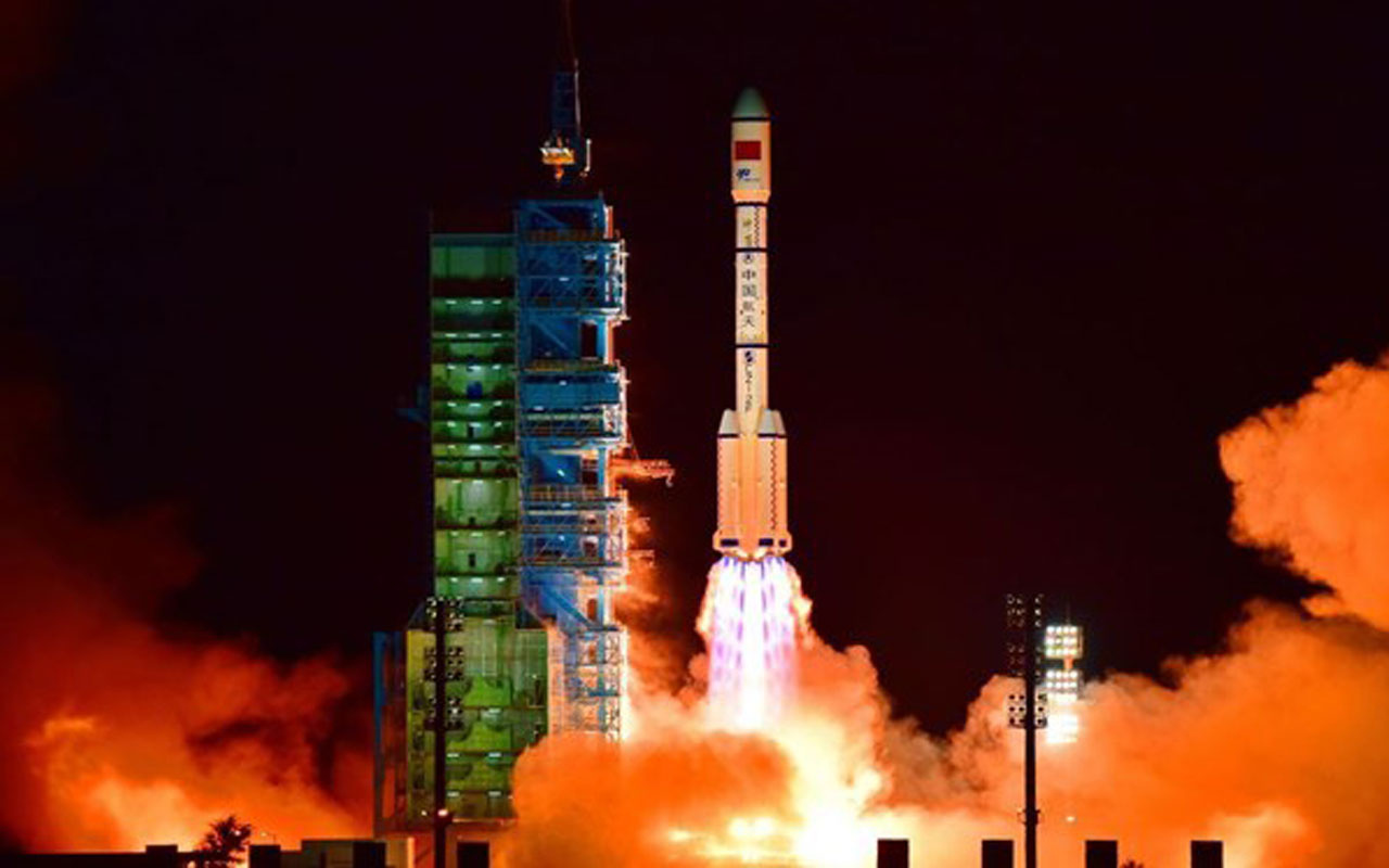 Çin'in 'yeniden kullanılabilir' uzay aracı Dünya'ya döndü