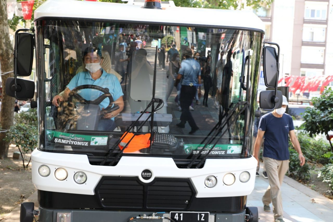 Kocaeli'de direksiyon başında onları gören şaşkına dönüyor