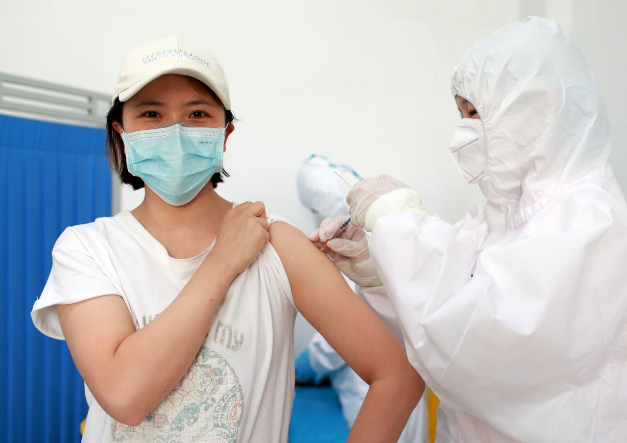 Çin'in koronavirüs aşısı fena patladı! Aşı olan kadın Covit-19 yakalandı