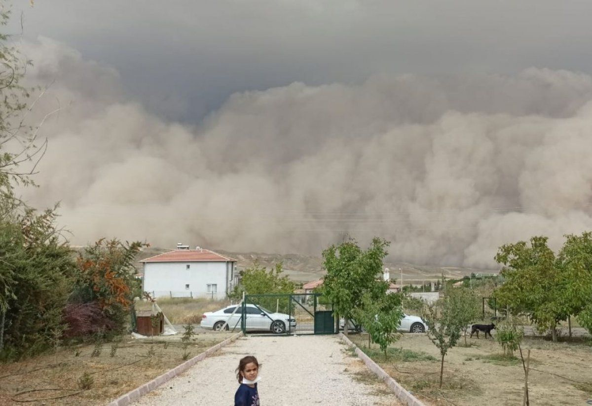 Ankara'yı vuran kum fırtınasının nedenlerini madde madde sıraladı