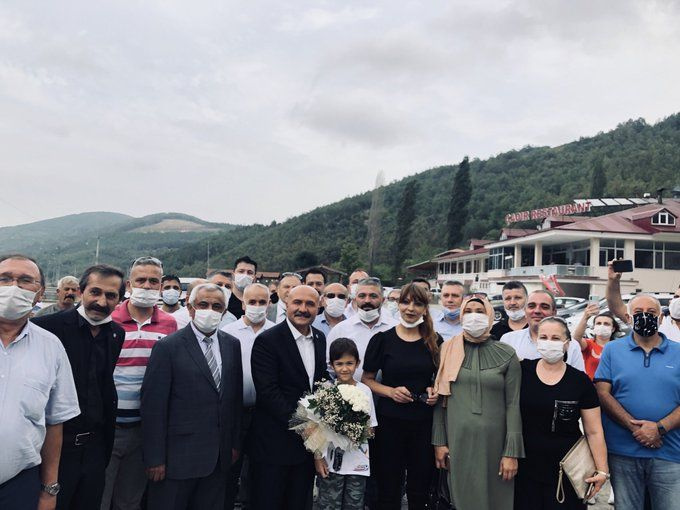 Samsun'da İYİ Parti Milletvekili Erhan Usta'ya meşaleli karşılama yangına neden oldu!