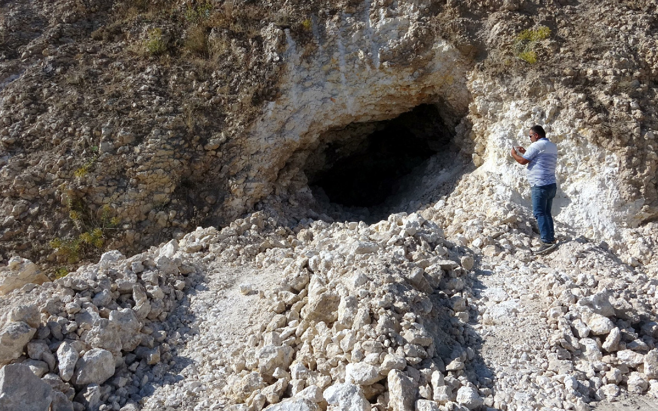 Van'da yol yaparken ortaya çıktı Urartular'a ait 2 kaya mezarı bulundu