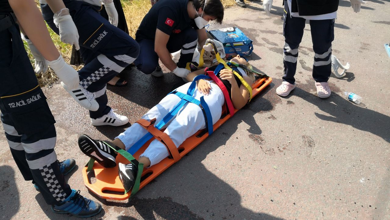 Aksaray'da kaplumbağayı ezmek istemeyen anne kızıyla takla attı