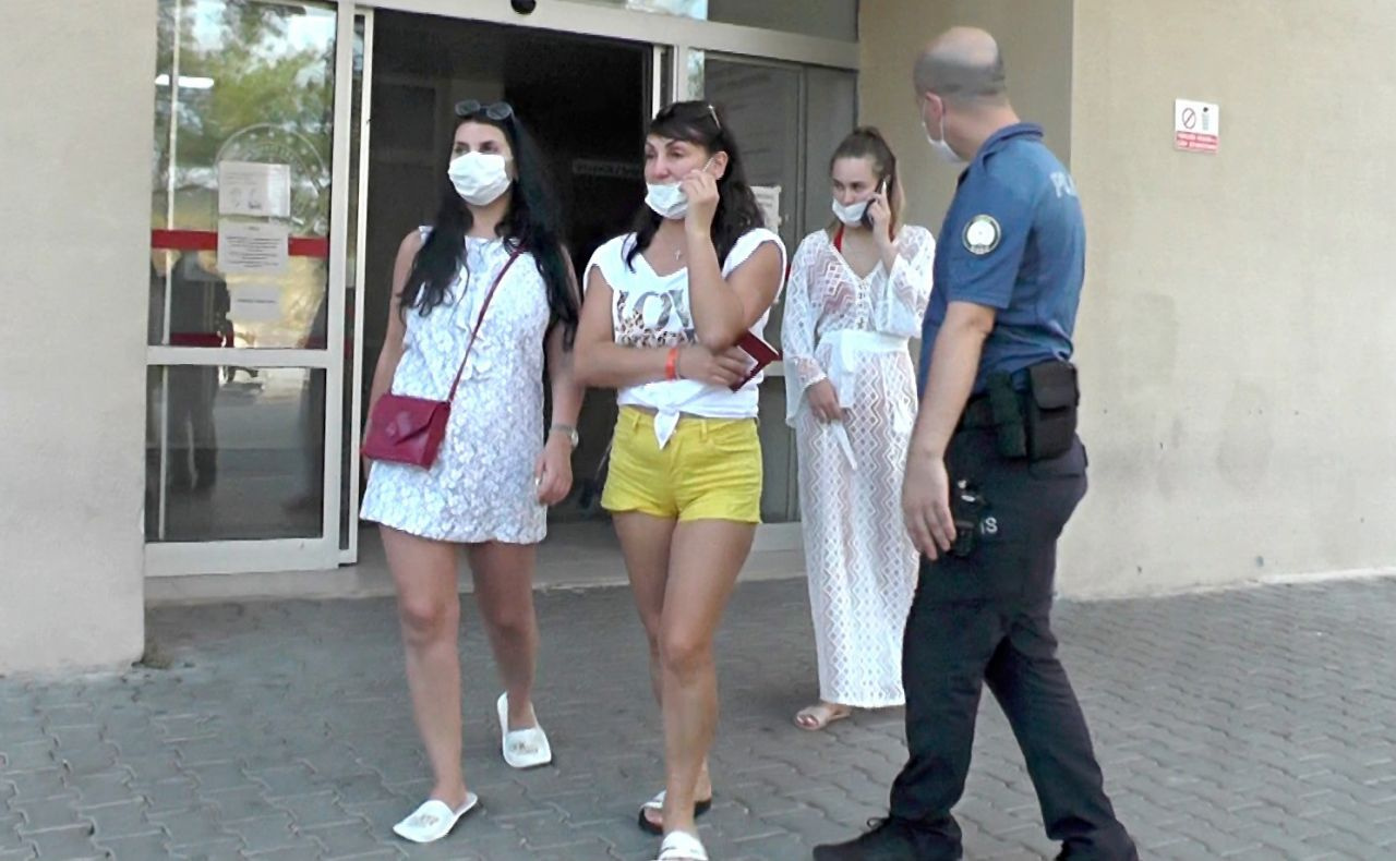 Antalya'da yüzsüzlüğün bu kadarı pes dedirtti! Hemşireye terlikle saldırdılar