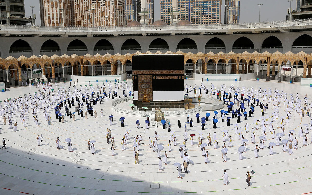 Umre ziyaretleri tekrar başlıyor! Suudi Arabistan umre ziyaretini kademeli açıyor