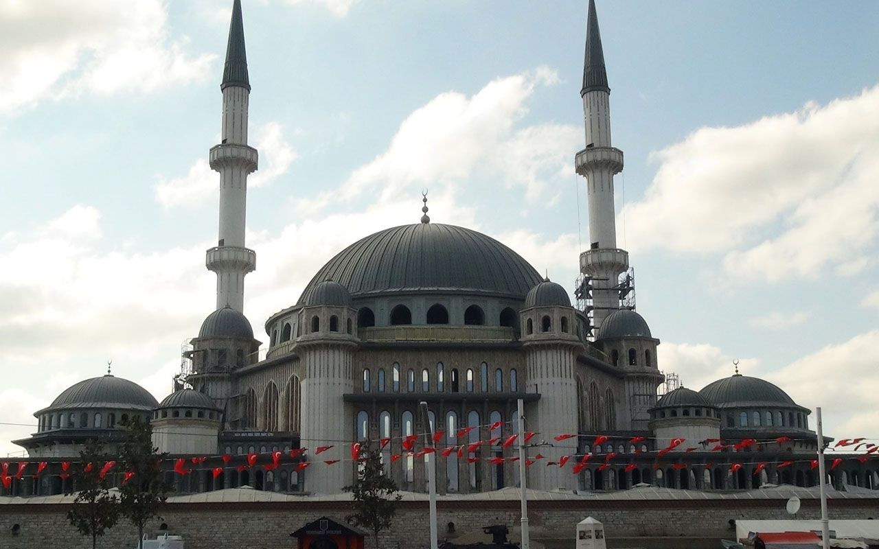 Taksim Camii’nin minareleri tamamen ortaya çıktı son hali böyle görüntülendi