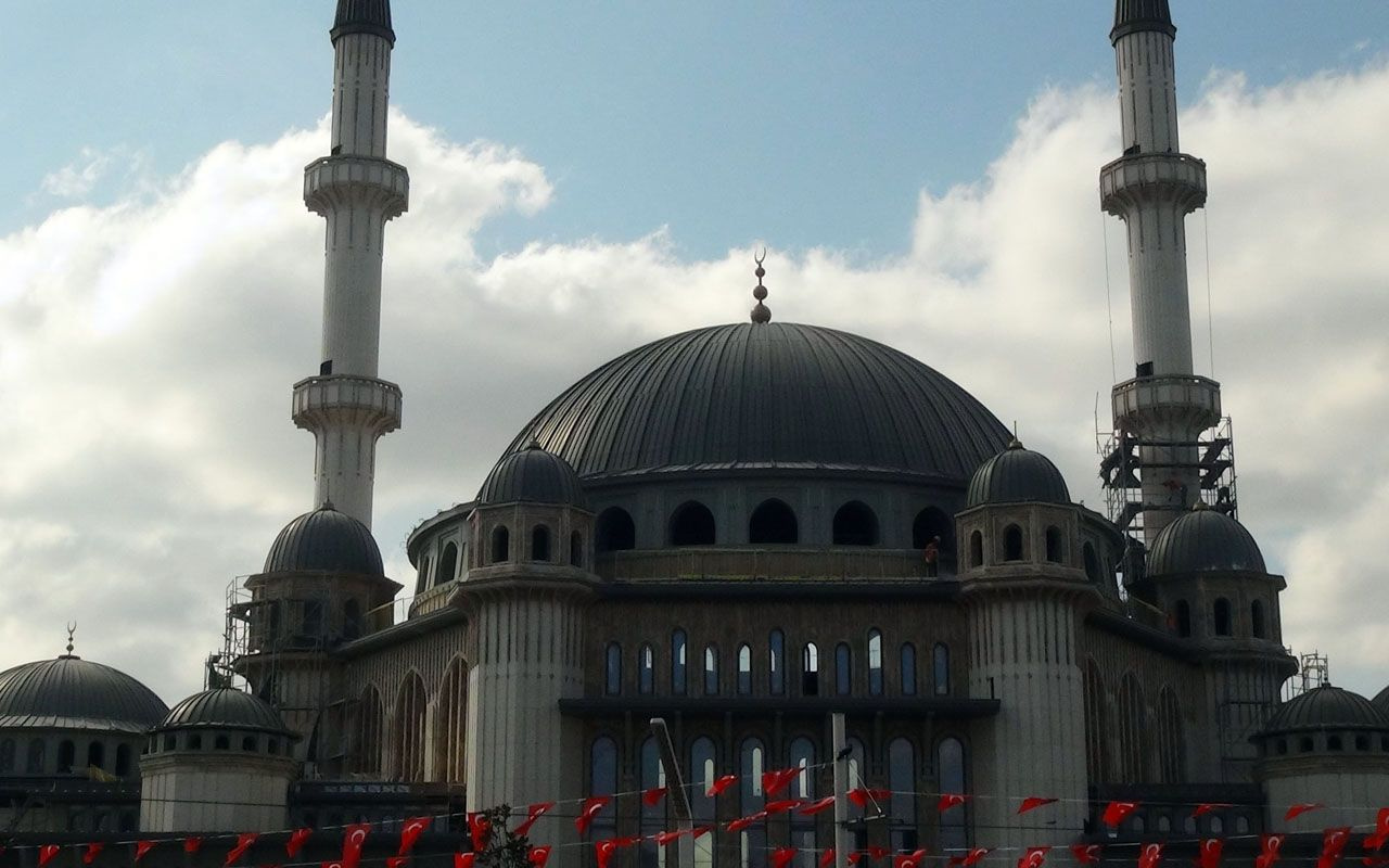 Taksim Camii’nin minareleri tamamen ortaya çıktı son hali böyle görüntülendi