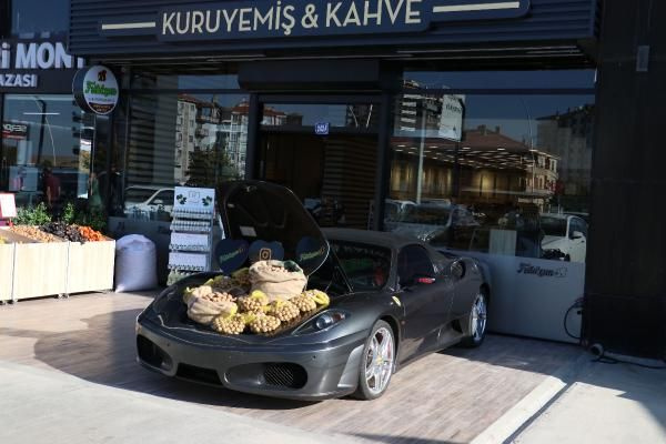 Ankara'da ilginç olay! Milyonluk spor arabanın bagajında ceviz satıyor