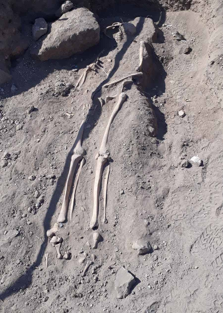 Diyarbakır surlarında 3 insan iskeleti bulundu