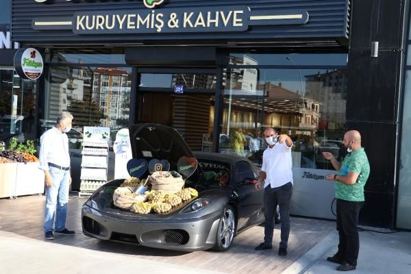 Ankara'da milyonluk lüks arabada kabuklu ceviz sattı! Görenler gözlerine inanamadı