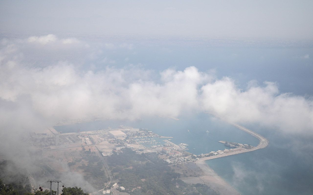 Antalya nem bulutlarına teslim oldu o anları ölümsüzleştirmek isteyenler yarıştı