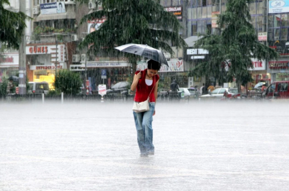 Kuvvetli yağışlara dikkat! Meteoroloji 12 kent için uyarı geçti