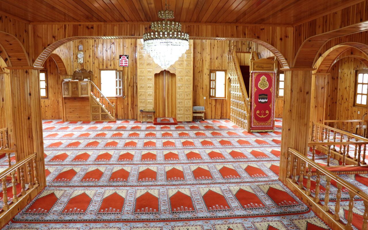 200 yıllık çivisiz cami Zonguldak'ta kendine hayran bıraktı