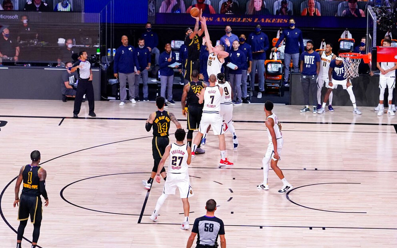 Lakers, son saniye basketiyle NBA Batı finalinde 2-0 öne geçti