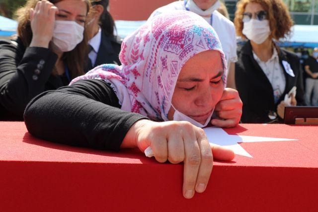 Antalya şehidini son yolculuğa uğurladı! Cenazede gözyaşları sel oldu