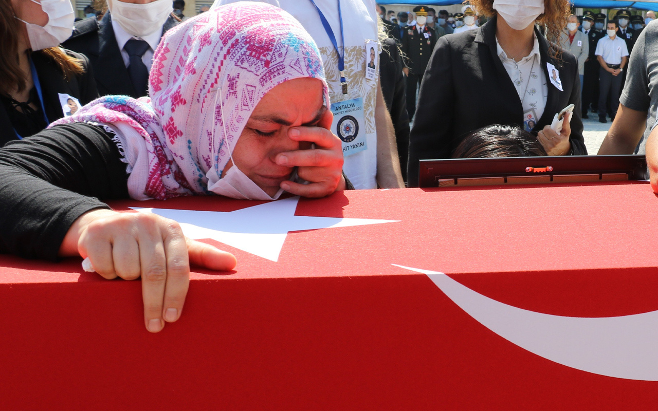 Antalya şehidini son yolculuğa uğurladı! Cenazede gözyaşları sel oldu