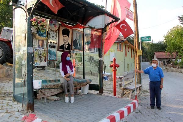 Gören bir daha bakıyor! Ev gibi otobüs durağı şaşırttı