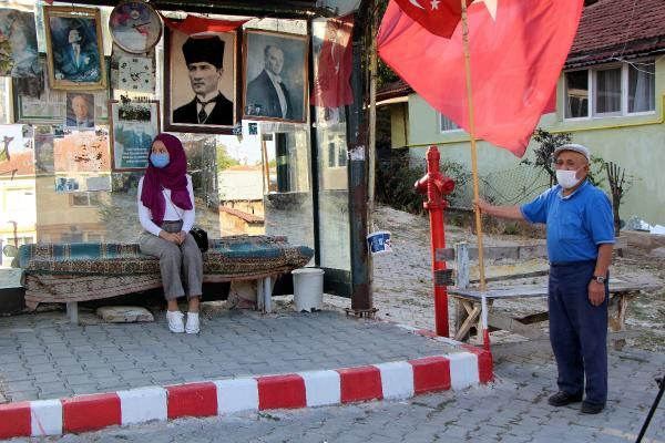 Gören bir daha bakıyor! Ev gibi otobüs durağı şaşırttı