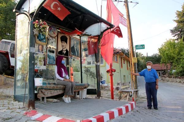 Gören bir daha bakıyor! Ev gibi otobüs durağı şaşırttı